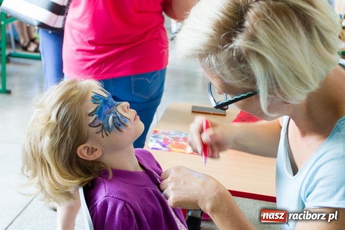 Zdjęcie w galerii na portalu naszraciborz.pl: Szkolny Dzień Dziecka. Krzanowice w rytmach Euro 2016 wiadomości z regionu