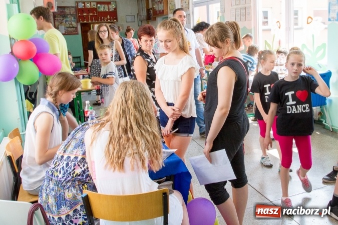 Zdjęcie w galerii na portalu naszraciborz.pl: Szkolny Dzień Dziecka. Krzanowice w rytmach Euro 2016 wiadomości z regionu
