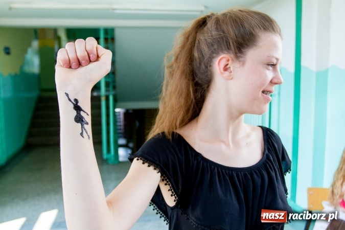 Zdjęcie w galerii na portalu naszraciborz.pl: Szkolny Dzień Dziecka. Krzanowice w rytmach Euro 2016 wiadomości z regionu