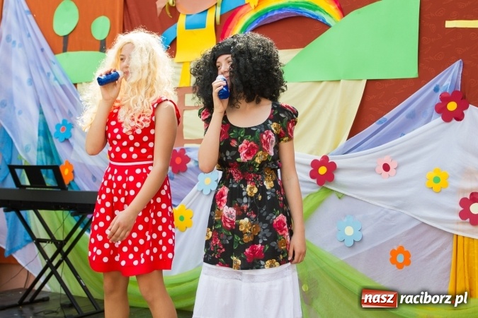 Zdjęcie w galerii na portalu naszraciborz.pl: Szkolny Dzień Dziecka. Krzanowice w rytmach Euro 2016 wiadomości z regionu