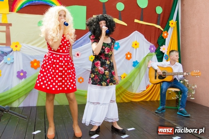 Zdjęcie w galerii na portalu naszraciborz.pl: Szkolny Dzień Dziecka. Krzanowice w rytmach Euro 2016 wiadomości z regionu