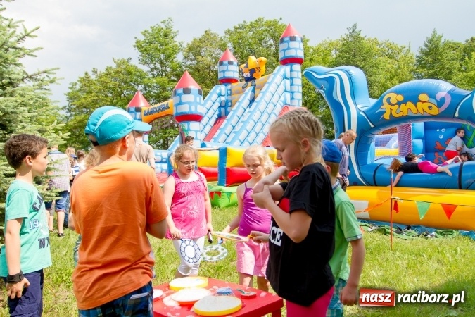 Zdjęcie w galerii na portalu naszraciborz.pl: Szkolny Dzień Dziecka. Krzanowice w rytmach Euro 2016 wiadomości z regionu