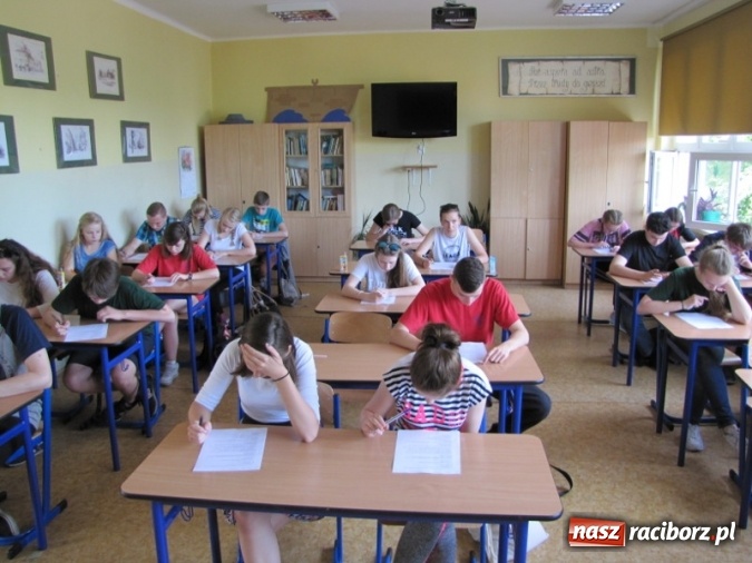 Zdjęcie w galerii na portalu naszraciborz.pl: Uczniowie Gimnazjum nr 1 najlepsi w udzielaniu pierwszej pomocy wiadomości z regionu