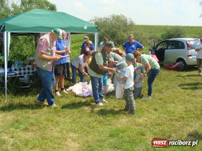 Zdjęcie w galerii na portalu naszraciborz.pl: Zawody wędkarskie z okazji Dnia Dziecka na łowisku nr 604 Łęg wiadomości z regionu