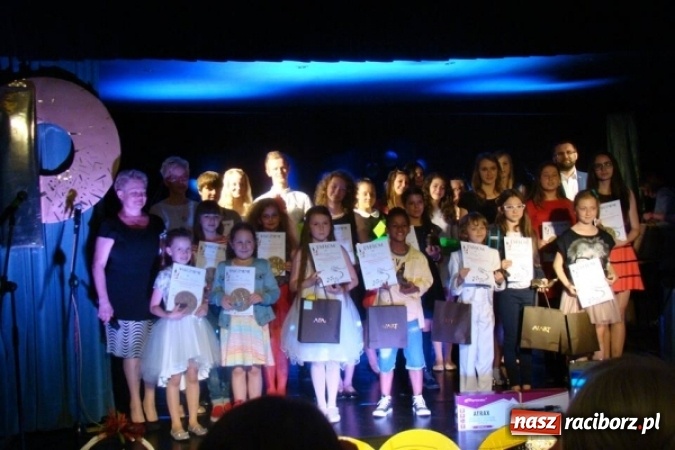 Zdjęcie w galerii na portalu naszraciborz.pl: Uzdolnieni wokaliści MDK-u z kolejnymi wyróżnieniami wiadomości z regionu