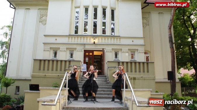 Zdjęcie w galerii na portalu naszraciborz.pl: Cecylia Kukuczka i Trio Appassionato, czyli Noc bibliotek w Raciborzu  wiadomości z regionu