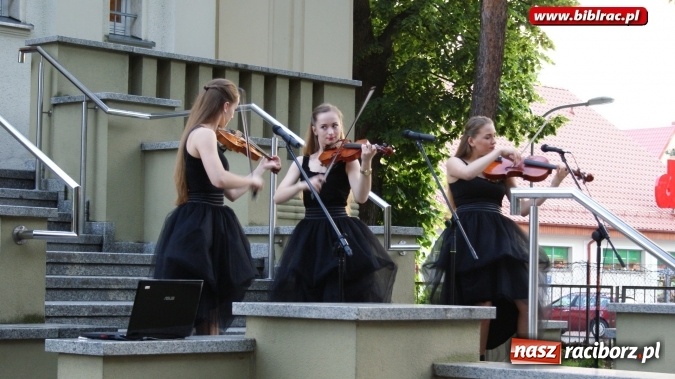 Zdjęcie w galerii na portalu naszraciborz.pl: Cecylia Kukuczka i Trio Appassionato, czyli Noc bibliotek w Raciborzu  wiadomości z regionu