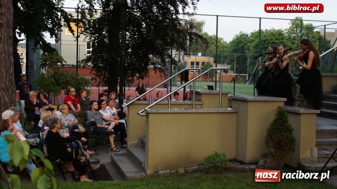 Zdjęcie w galerii na portalu naszraciborz.pl: Cecylia Kukuczka i Trio Appassionato, czyli Noc bibliotek w Raciborzu  wiadomości z regionu