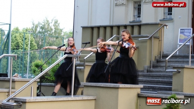 Zdjęcie w galerii na portalu naszraciborz.pl: Cecylia Kukuczka i Trio Appassionato, czyli Noc bibliotek w Raciborzu  wiadomości z regionu