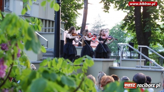Zdjęcie w galerii na portalu naszraciborz.pl: Cecylia Kukuczka i Trio Appassionato, czyli Noc bibliotek w Raciborzu  wiadomości z regionu