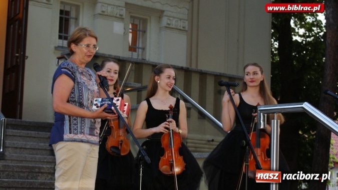 Zdjęcie w galerii na portalu naszraciborz.pl: Cecylia Kukuczka i Trio Appassionato, czyli Noc bibliotek w Raciborzu  wiadomości z regionu
