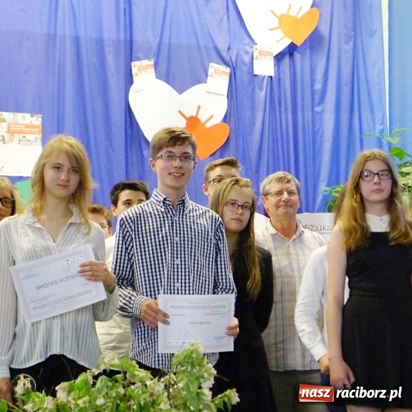 Zdjęcie w galerii na portalu naszraciborz.pl: Uczeń Gimnazjum nr 2 w finale IV Og&oacute;lnopolskiego Konkursu Transplantologicznego wiadomości z regionu