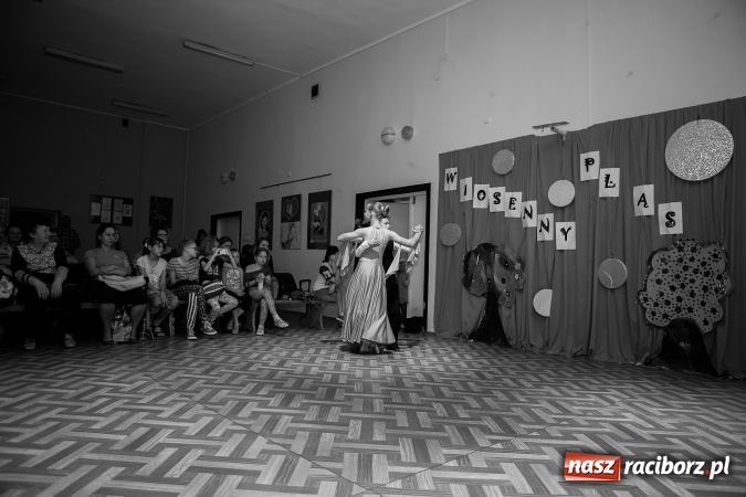 Zdjęcie w galerii na portalu naszraciborz.pl: Wiosenny Pląs w Młodzieżowym Domu Kultury wiadomości z regionu