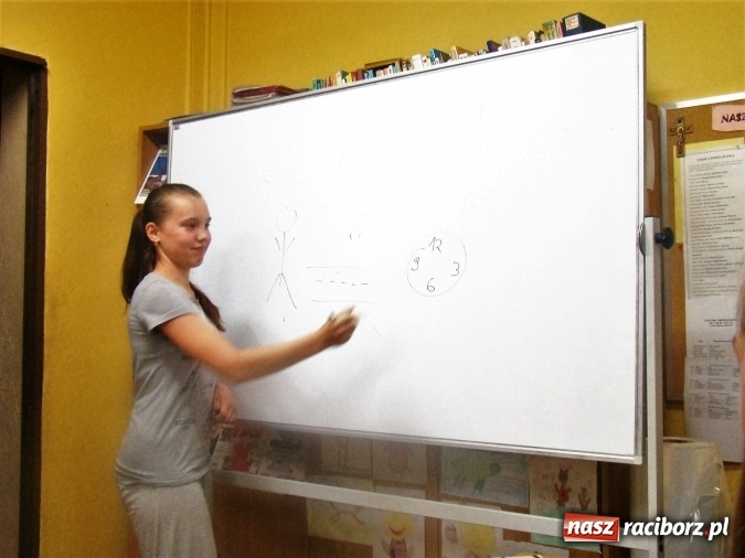 Zdjęcie w galerii na portalu naszraciborz.pl: Gimnazjaliści z Nędzy noc spędzili w... bibliotece  wiadomości z regionu