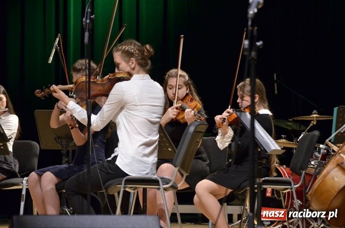 Zdjęcie w galerii na portalu naszraciborz.pl: Prezentacje grup artystycznych i zajęciowych w RCK  wiadomości z regionu