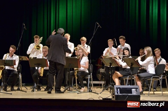 Zdjęcie w galerii na portalu naszraciborz.pl: Prezentacje grup artystycznych i zajęciowych w RCK  wiadomości z regionu