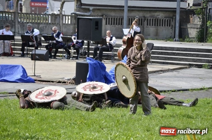 Zdjęcie w galerii na portalu naszraciborz.pl: Prezentacje grup artystycznych i zajęciowych w RCK  wiadomości z regionu