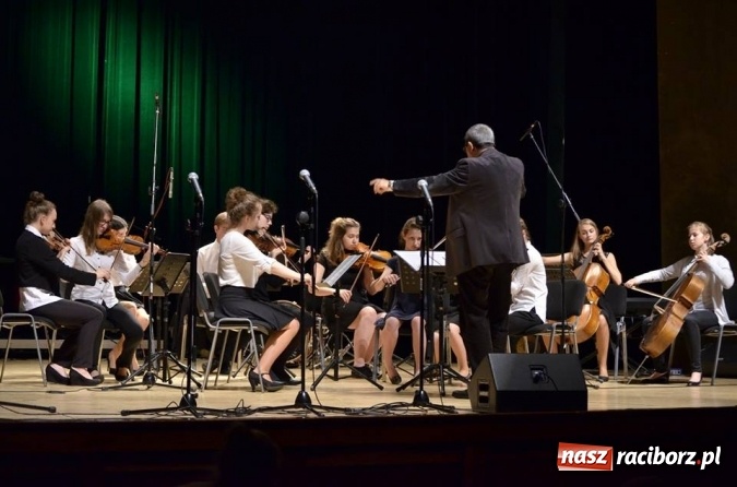 Zdjęcie w galerii na portalu naszraciborz.pl: Prezentacje grup artystycznych i zajęciowych w RCK  wiadomości z regionu