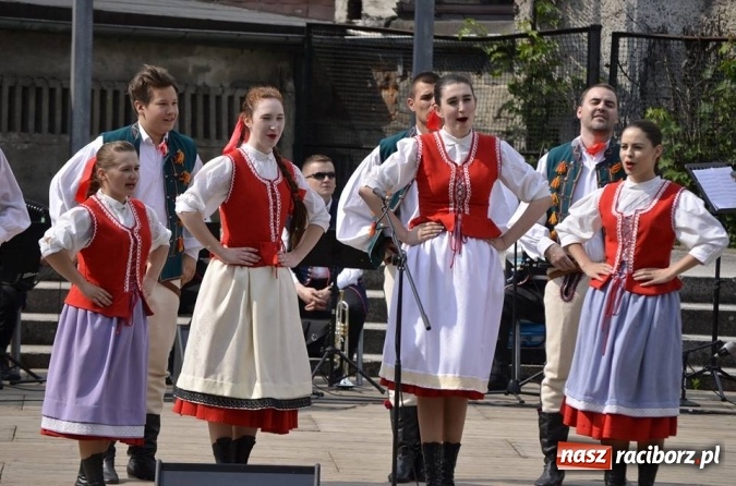 Zdjęcie w galerii na portalu naszraciborz.pl: Prezentacje grup artystycznych i zajęciowych w RCK  wiadomości z regionu
