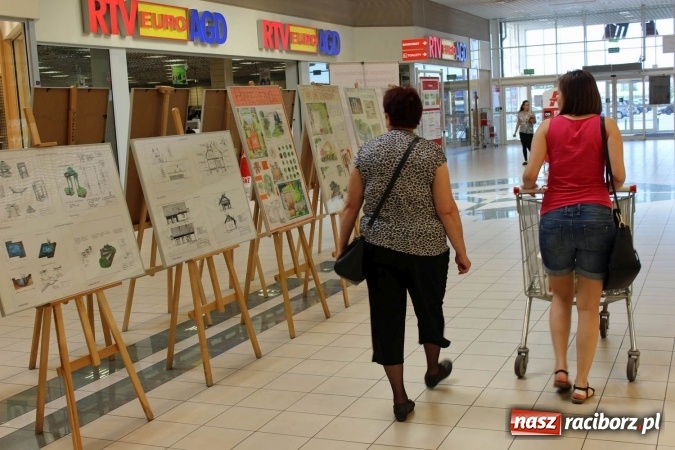 Zdjęcie w galerii na portalu naszraciborz.pl: Uczniowie CKZiU nr 1 pokazują swoje prace w Auchan  wiadomości z regionu