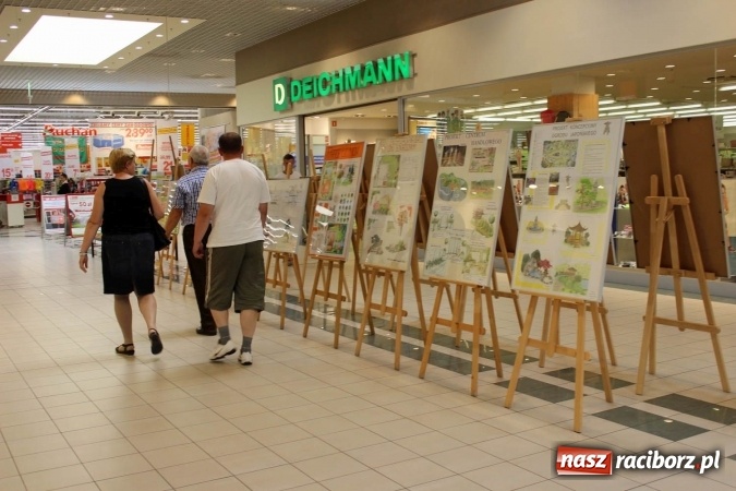 Zdjęcie w galerii na portalu naszraciborz.pl: Uczniowie CKZiU nr 1 pokazują swoje prace w Auchan  wiadomości z regionu