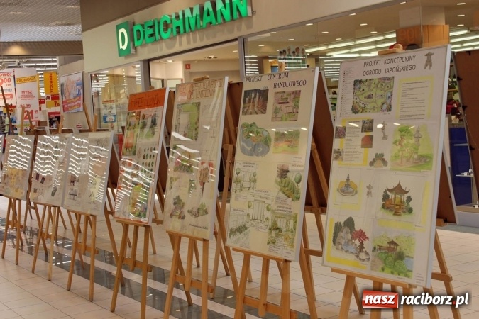 Zdjęcie w galerii na portalu naszraciborz.pl: Uczniowie CKZiU nr 1 pokazują swoje prace w Auchan  wiadomości z regionu