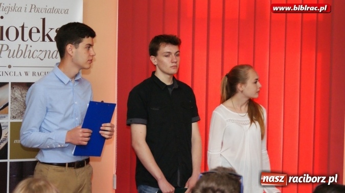 Zdjęcie w galerii na portalu naszraciborz.pl: Ułożeni w czasoprzestrzeni - niecodzienna lekcja w bibliotece  wiadomości z regionu