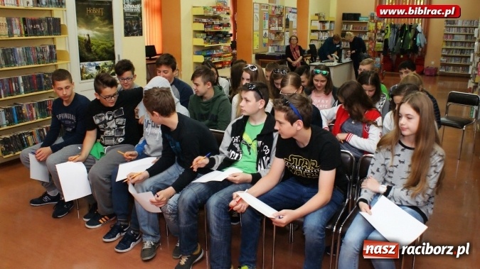 Zdjęcie w galerii na portalu naszraciborz.pl: Ułożeni w czasoprzestrzeni - niecodzienna lekcja w bibliotece  wiadomości z regionu