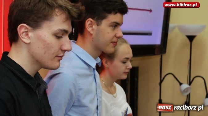 Zdjęcie w galerii na portalu naszraciborz.pl: Ułożeni w czasoprzestrzeni - niecodzienna lekcja w bibliotece  wiadomości z regionu