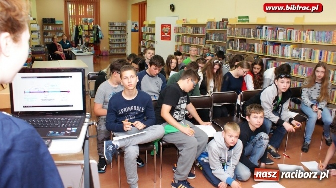 Zdjęcie w galerii na portalu naszraciborz.pl: Ułożeni w czasoprzestrzeni - niecodzienna lekcja w bibliotece  wiadomości z regionu