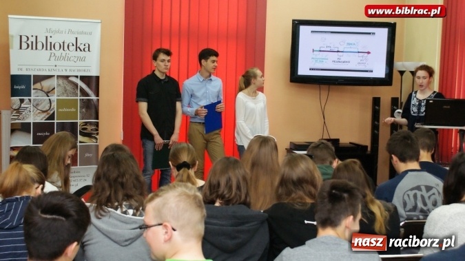 Zdjęcie w galerii na portalu naszraciborz.pl: Ułożeni w czasoprzestrzeni - niecodzienna lekcja w bibliotece  wiadomości z regionu