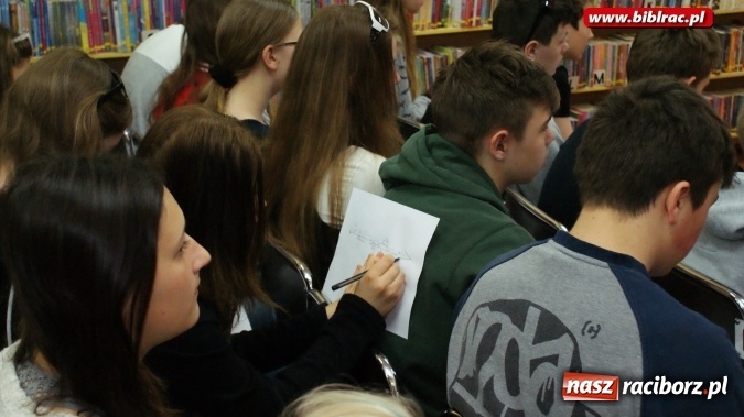 Zdjęcie w galerii na portalu naszraciborz.pl: Ułożeni w czasoprzestrzeni - niecodzienna lekcja w bibliotece  wiadomości z regionu