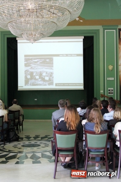 Zdjęcie w galerii na portalu naszraciborz.pl: Problemy architektoniczne i przestrzenne miasta linearnego. Seminarium w PWSZ wiadomości z regionu