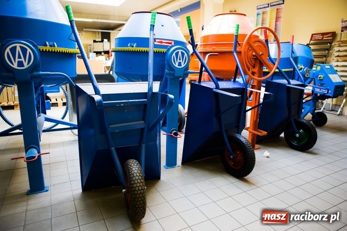 Zdjęcie w galerii na portalu naszraciborz.pl: Klej do płytek Atlas Geoflex w opakowaniu foliowym już do kupienia w Dombod-bis wiadomości z regionu