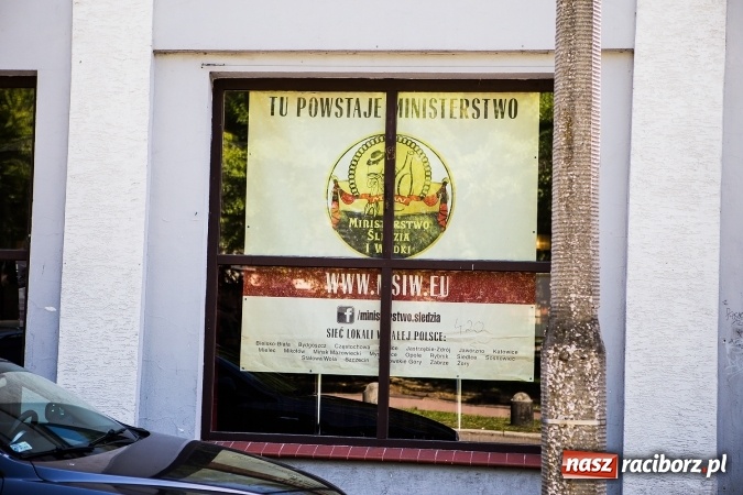 Zdjęcie w galerii na portalu naszraciborz.pl: Śledź i wódka od piątku będą miały swoje Ministerstwo w Raciborzu! wiadomości z regionu