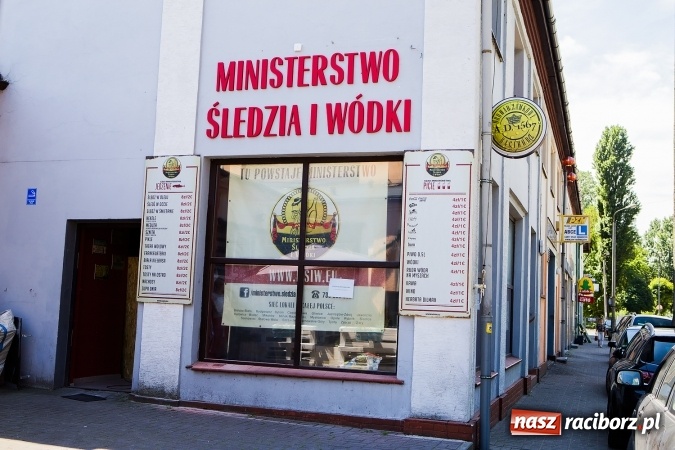 Zdjęcie w galerii na portalu naszraciborz.pl: Śledź i wódka od piątku będą miały swoje Ministerstwo w Raciborzu! wiadomości z regionu