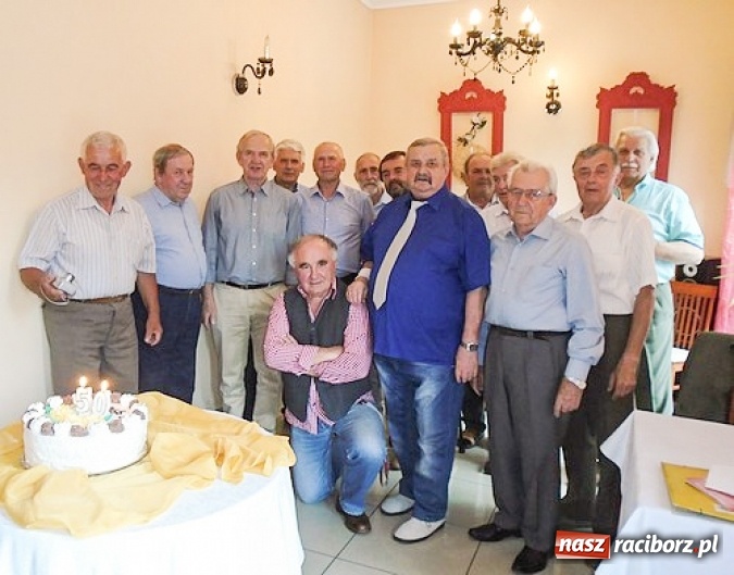 Zdjęcie w galerii na portalu naszraciborz.pl: Pół wieku po maturze a oni wciąż się regularnie spotykają  wiadomości z regionu