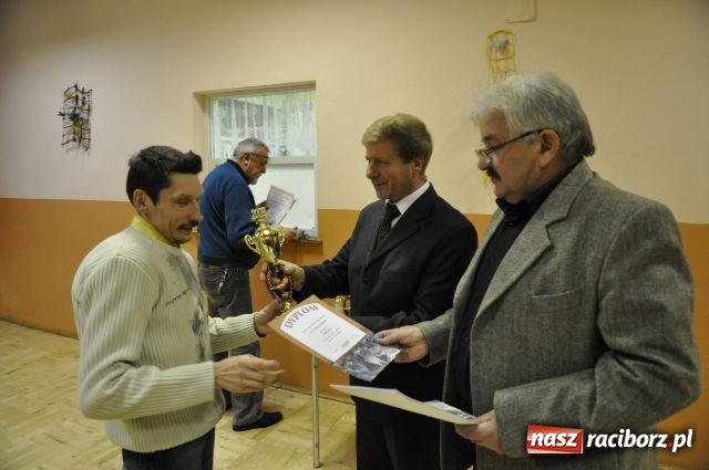 Zdjęcie w galerii na portalu naszraciborz.pl: Najsilniejsza sekcja rozdała puchary wiadomości z regionu