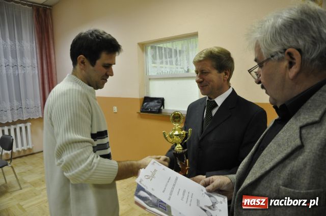 Zdjęcie w galerii na portalu naszraciborz.pl: Najsilniejsza sekcja rozdała puchary wiadomości z regionu