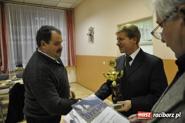 Zdjęcie w galerii na portalu naszraciborz.pl: Najsilniejsza sekcja rozdała puchary wiadomości z regionu