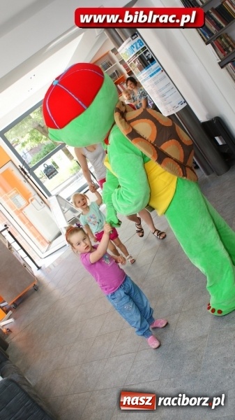 Zdjęcie w galerii na portalu naszraciborz.pl: Dzień Dziecka z Franklinem w bibliotece przy Bielskiej 12  wiadomości z regionu