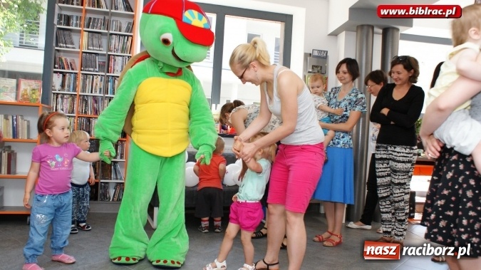 Zdjęcie w galerii na portalu naszraciborz.pl: Dzień Dziecka z Franklinem w bibliotece przy Bielskiej 12  wiadomości z regionu