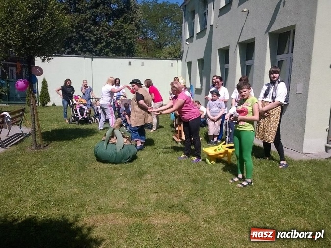 Zdjęcie w galerii na portalu naszraciborz.pl: Radość i zabawa na pikniku rodzinnym w Raciborskim Centrum Rehabilitacji Osób Niepełnosprawnych  wiadomości z regionu
