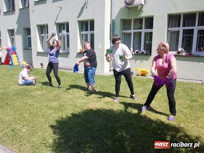 Zdjęcie w galerii na portalu naszraciborz.pl: Radość i zabawa na pikniku rodzinnym w Raciborskim Centrum Rehabilitacji Osób Niepełnosprawnych  wiadomości z regionu