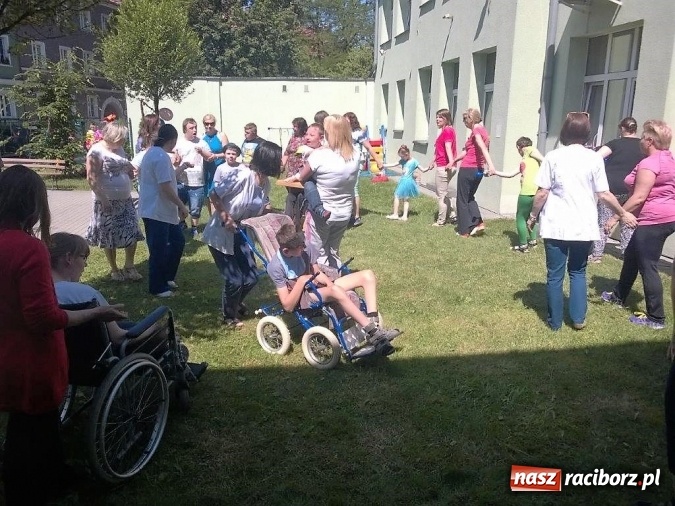 Zdjęcie w galerii na portalu naszraciborz.pl: Radość i zabawa na pikniku rodzinnym w Raciborskim Centrum Rehabilitacji Osób Niepełnosprawnych  wiadomości z regionu