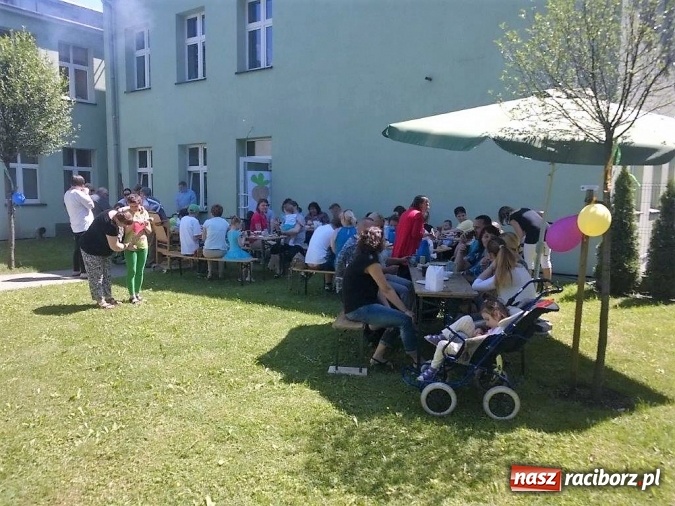Zdjęcie w galerii na portalu naszraciborz.pl: Radość i zabawa na pikniku rodzinnym w Raciborskim Centrum Rehabilitacji Osób Niepełnosprawnych  wiadomości z regionu