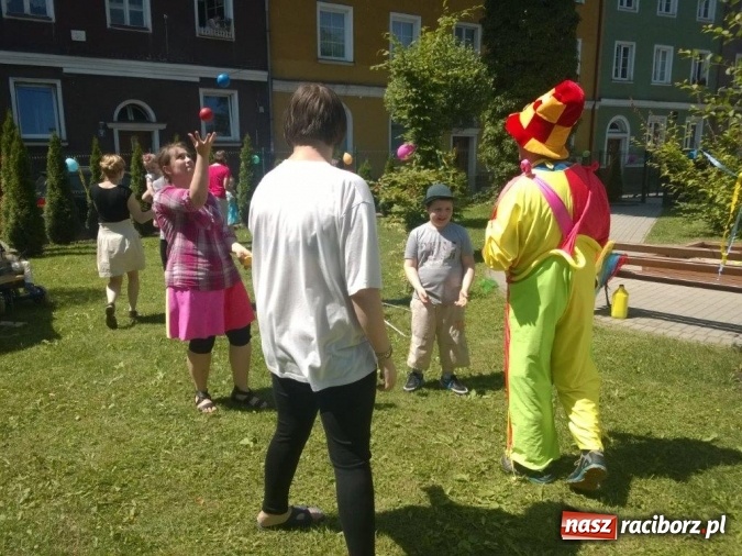 Zdjęcie w galerii na portalu naszraciborz.pl: Radość i zabawa na pikniku rodzinnym w Raciborskim Centrum Rehabilitacji Osób Niepełnosprawnych  wiadomości z regionu