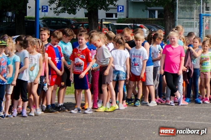 Zdjęcie w galerii na portalu naszraciborz.pl: W Szkole Podstawowej nr 13 świętowali Dzień Sportu wiadomości z regionu