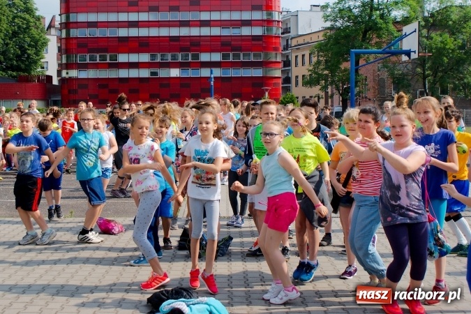 Zdjęcie w galerii na portalu naszraciborz.pl: W Szkole Podstawowej nr 13 świętowali Dzień Sportu wiadomości z regionu