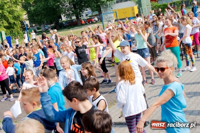 Zdjęcie w galerii na portalu naszraciborz.pl: W Szkole Podstawowej nr 13 świętowali Dzień Sportu wiadomości z regionu